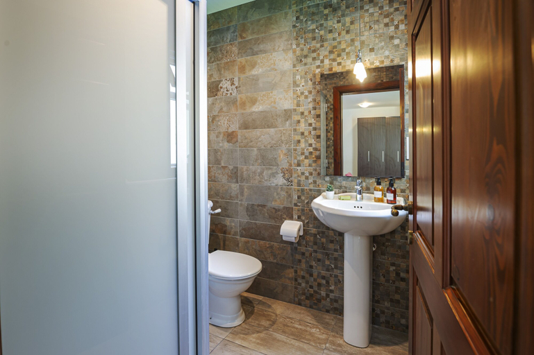Bathroom 4, Summer Breeze Maisonette with Terrace by Getaways Malta