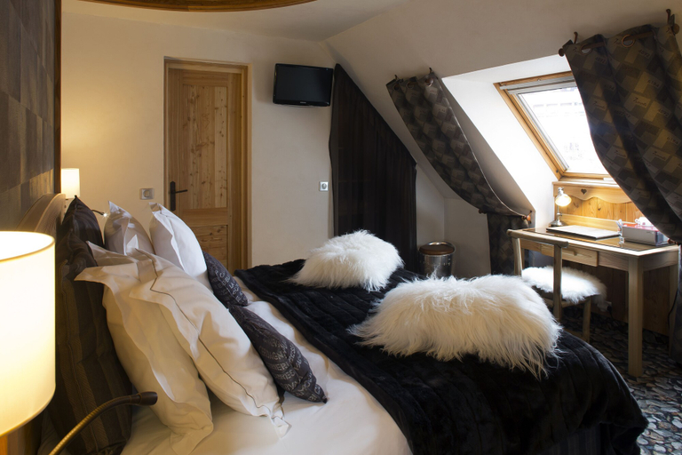 Bedroom 3, Hôtel & Spa - Châlet Mounier, Isère