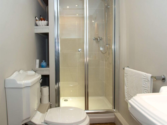 Bathroom 3, Breedon Hall, Leicestershire