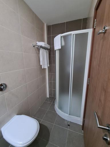 Bathroom 3, Water's Edge