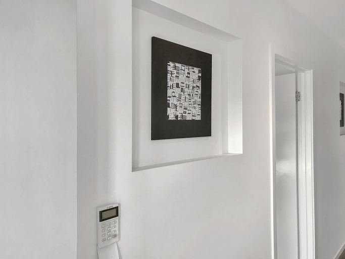 Others 5, Sleek Stylish Modern Close to Airport, Melton - East