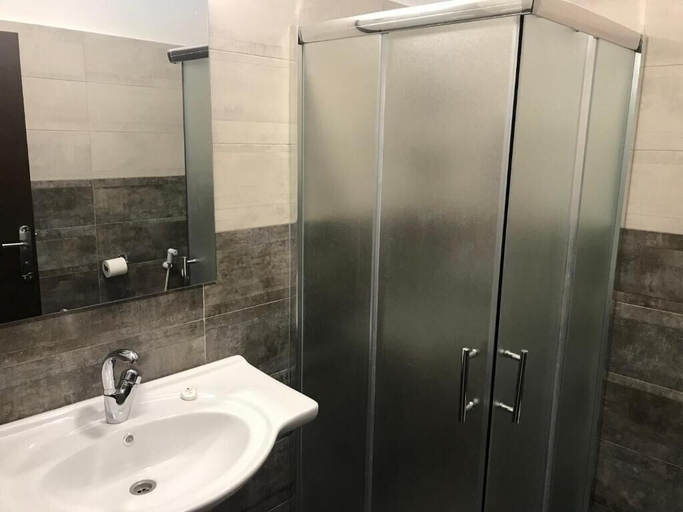 Bathroom 3, Eli Guest House, Bethlehem