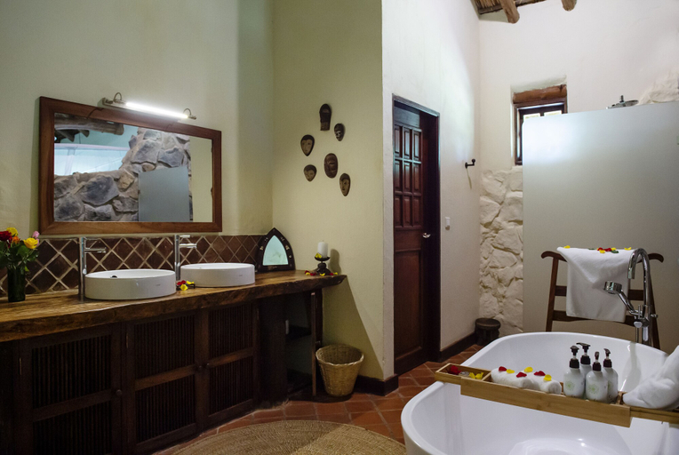 Bathroom 4, Rivertrees Country Inn, Meru