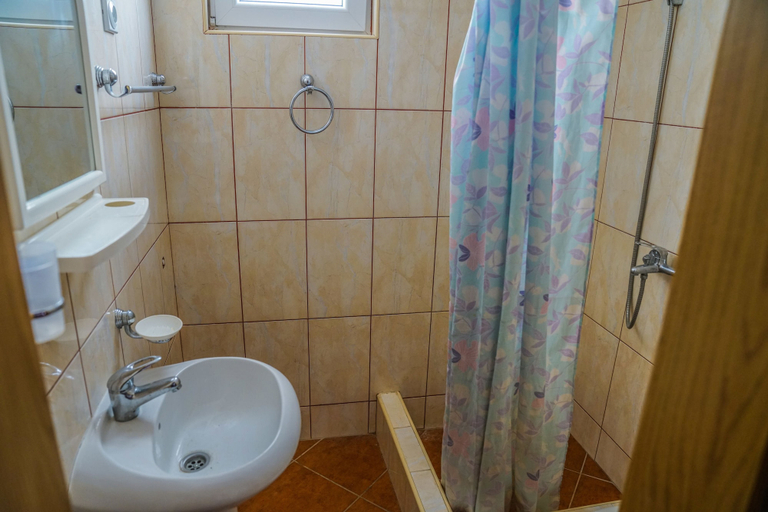 Bathroom 4, Anel Apartments