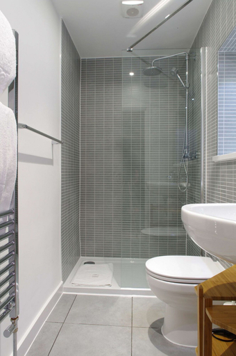 Bathroom 3, The London Agent Fitzrovia Studio 1, London