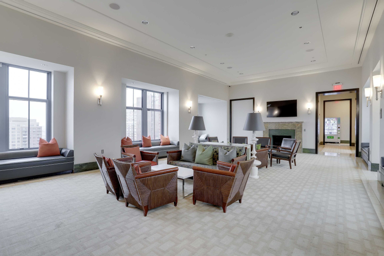 Premium 2BR Condo at Pentagon City, Arlington