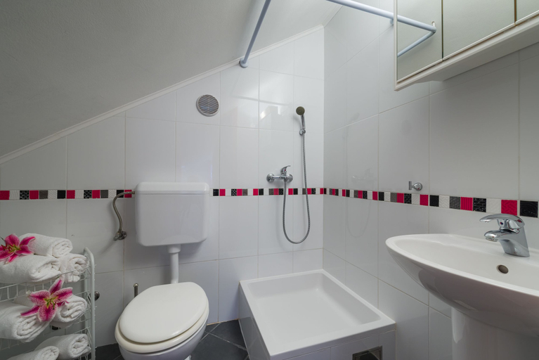 Bathroom 4, Villa Vallum, Bol