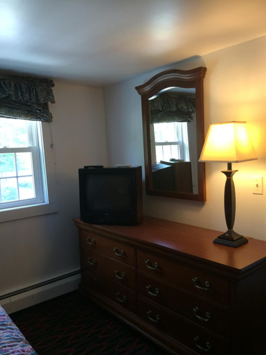 Bedroom 4, Perry's Motel and Cottages, Carroll