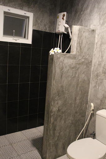Bathroom 4, Phuket Muay Thai House, Pulau Phuket