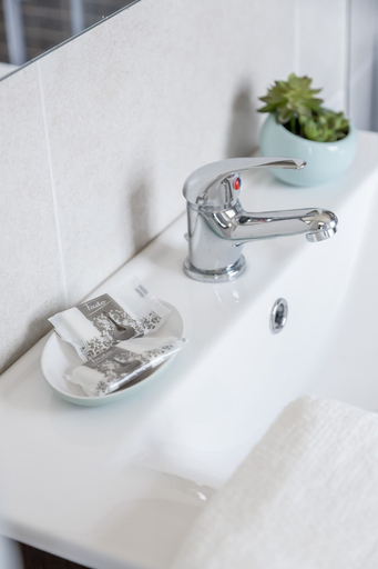 Bathroom 4, Bright & Spacious Alfama Typical Apartment, By TimeCooler, Lisbon