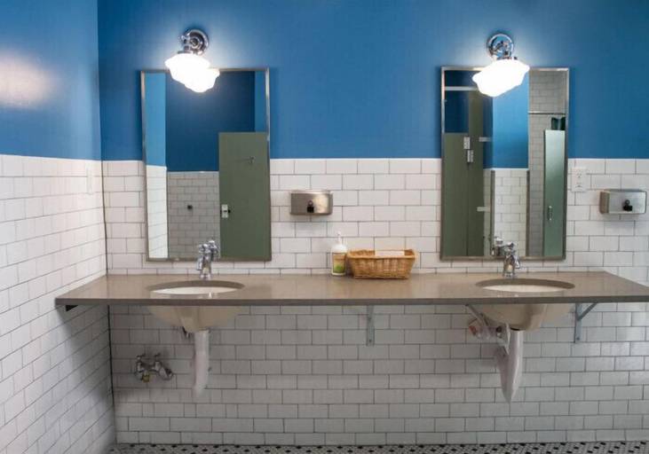 Bathroom, Cream City Hostel, Milwaukee