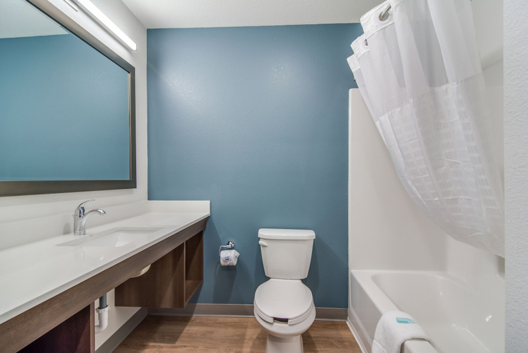 Bathroom 4, WoodSpring Suites Linden, Union