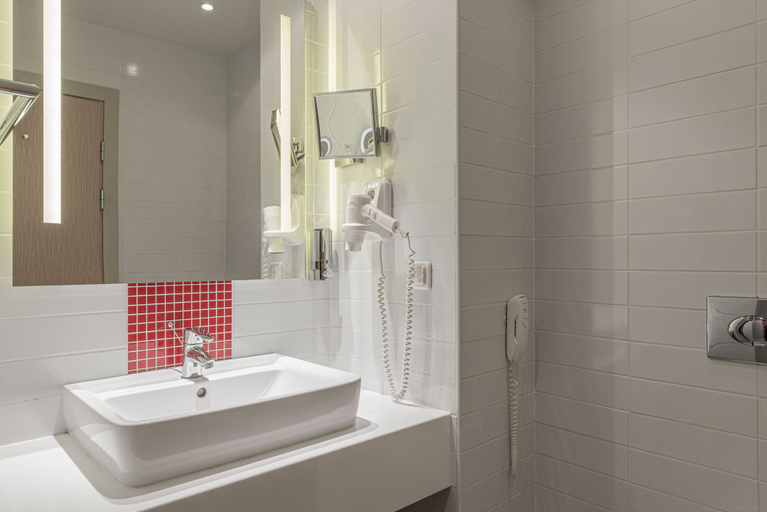 Bathroom 3, Cosmos Novosibirsk Hotel, Novosibirskiy rayon