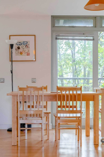 Others 5, Spacious 2 Bedroom Apartment Near White City, London