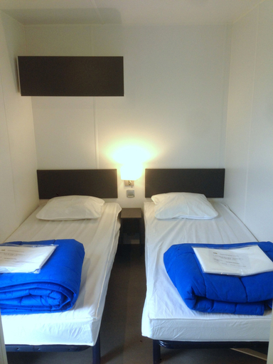 Bedroom 3, Camping Le Botanic, Hérault