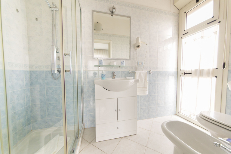 Bathroom, LewisRooms Poetto Beach Cagliari, Cagliari