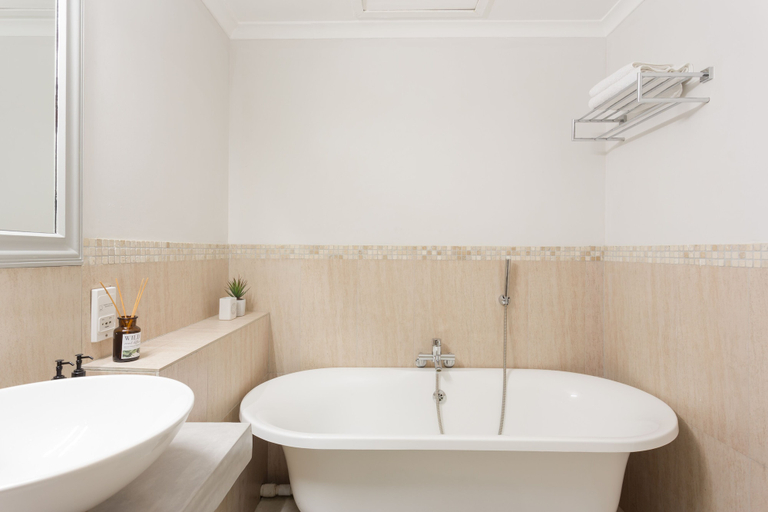 Bathroom 4, 211 De Waterkant Piazza, City of Cape Town