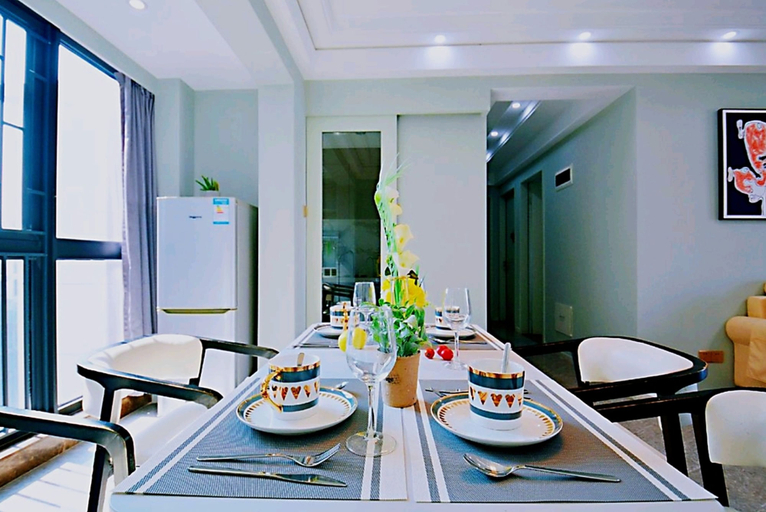 Others 5, 4 Seasons Big Family 3 Queen Beds & High Rise View, Shenzhen