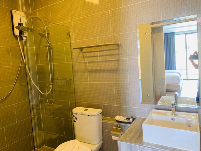Bathroom 5, Cheow Lan Easy Home, Ban Ta Khun