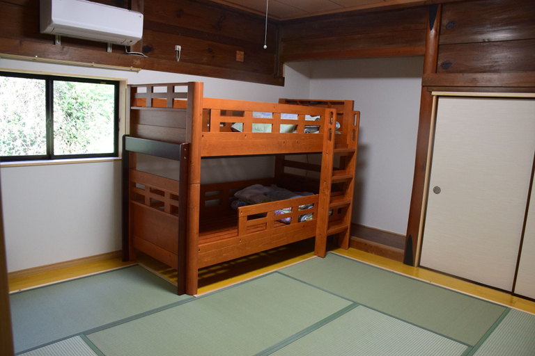 Others 5, Hanareya, Tsushima