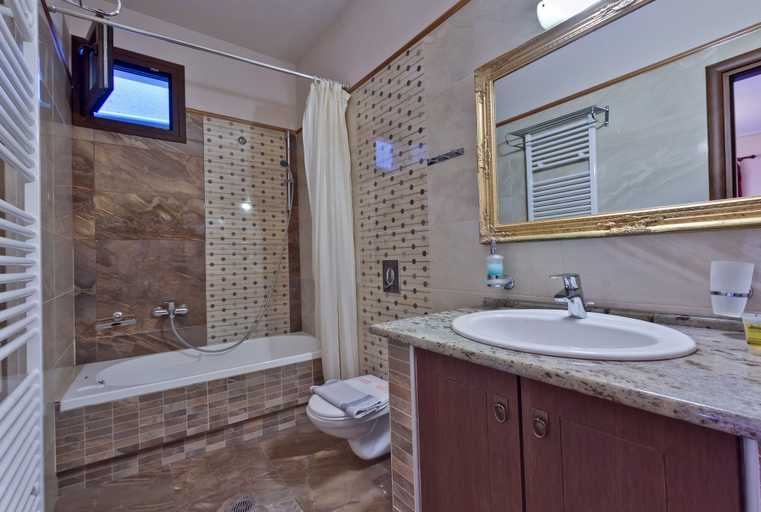 Bathroom 5, Alsos House, Thessaly