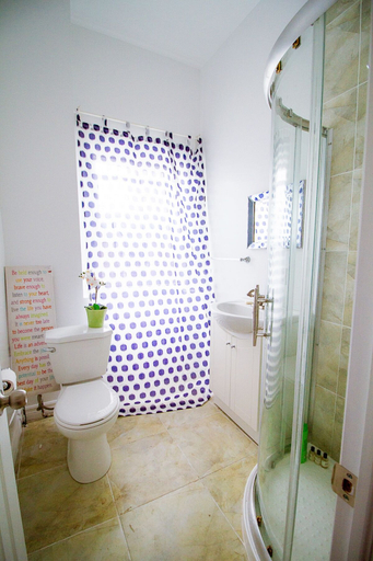 Bathroom 4, 1 Bedroom Apartment near Kensington Market - Unit 4, Toronto