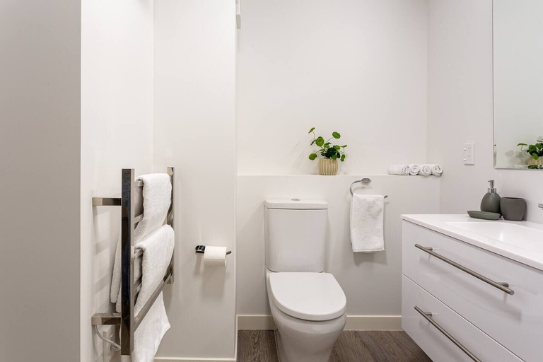Bathroom 3, Central City Apartment with Parking & Great Views, Queenstown-Lakes