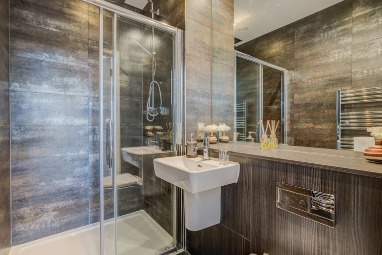 Bathroom 3, Malthouse Apartments Kew, London
