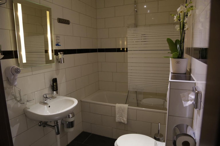 Bathroom 5, Alexander Business Hotel, Region Hannover