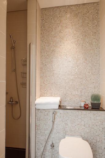 Bathroom 4, Fantastay Central Park Towers DIFC, Dubai