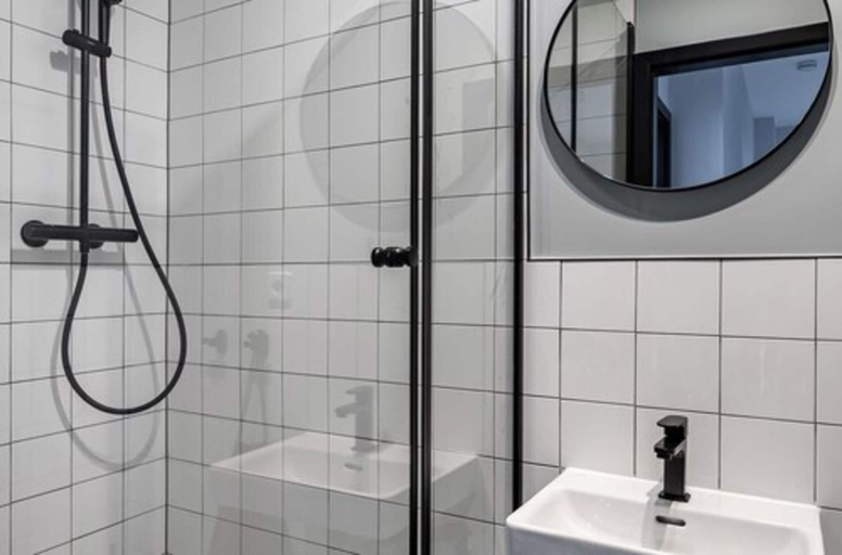 Bathroom 5, Numa Berlin Kater, Berlin