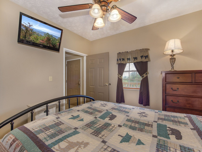 Bedroom 4, Happy Time Bear 1502, Sevier