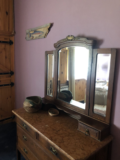 Bathroom 3, Valle del Carrileufu, Cushamen