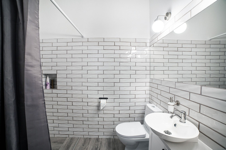Bathroom 2, KK Apartments, Lublin City