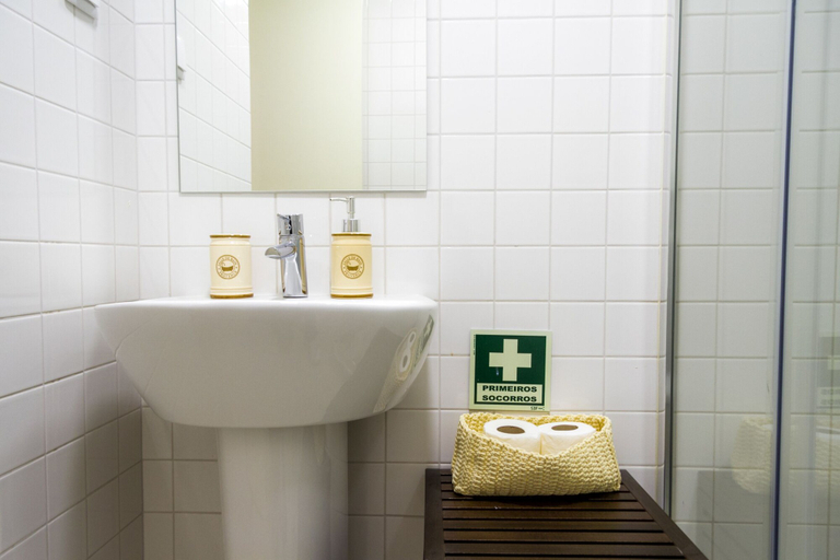 Bathroom 5, Liiiving - Historic Clérigos Studio - 1B, Porto