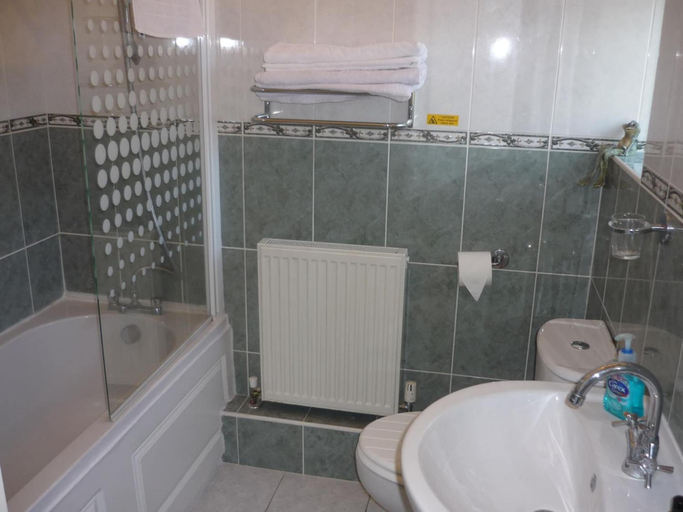 Bathroom 3, De La Warr Guest House, East Sussex