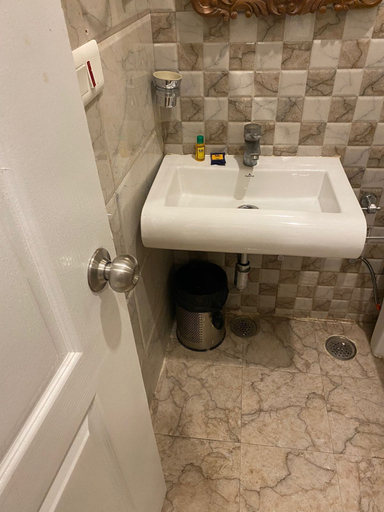Bathroom 3, Milestone Hotel and Resort, Delhi
