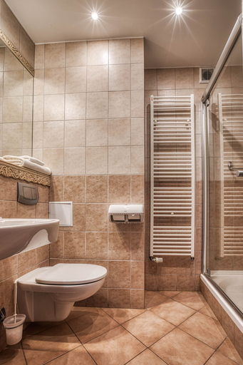 Bathroom 3, 4 Pory Roku Resort Sauna & Spa, Gdańsk