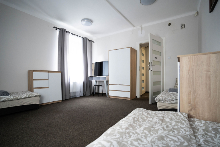 Bedroom 2, Good Night, Warsaw