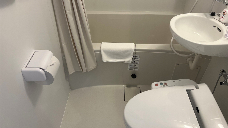 Bathroom 3, Hotel Livinginn Nahkoumae, Naha