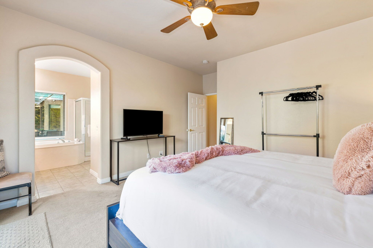 Bedroom 1, Golfers paradise Pool Spa Epic Game room, Riverside
