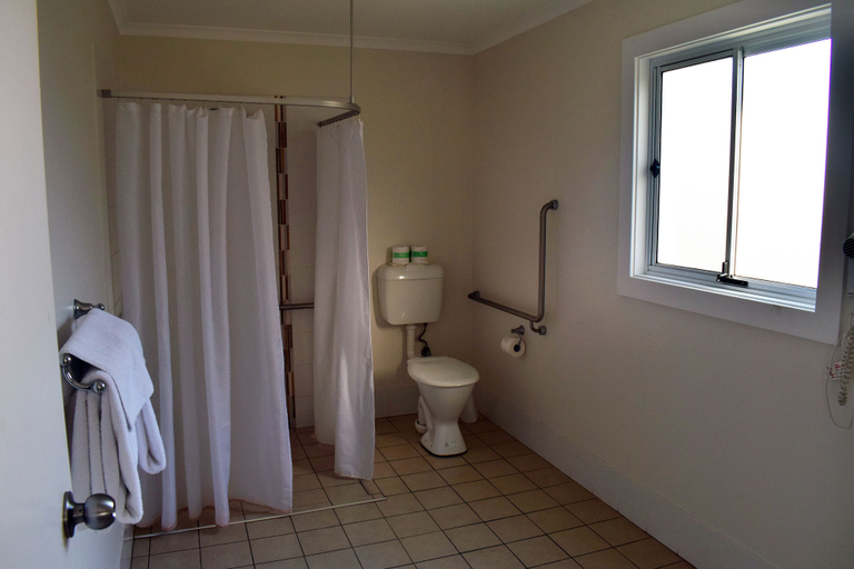 Bathroom 4, NRMA Stockton Beach Holiday Park, Port Stephens