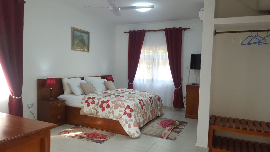 Bedroom 2, Charlestina Beach Resort, Komenda-Edina-Eguafo-Abirem