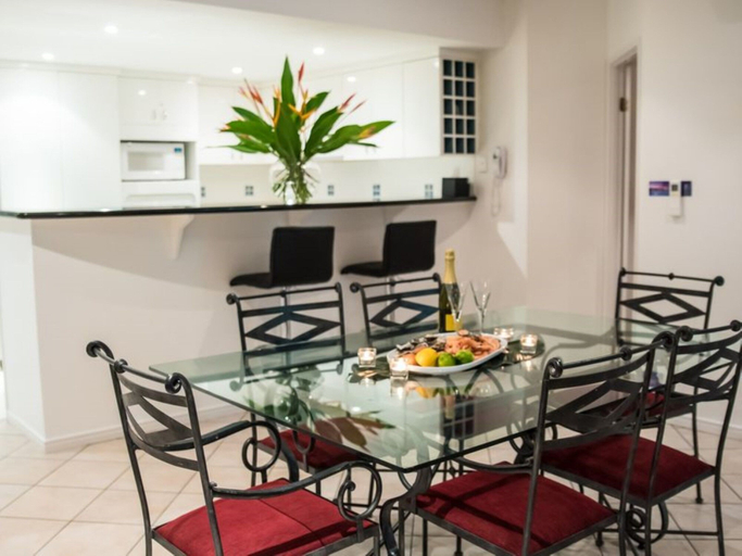 Others 5, Oasis 4 at Palm Cove, Cairns