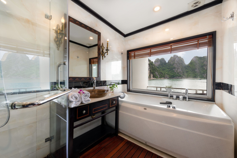 Bathroom 3, Halong Crown Cruise, Hạ Long