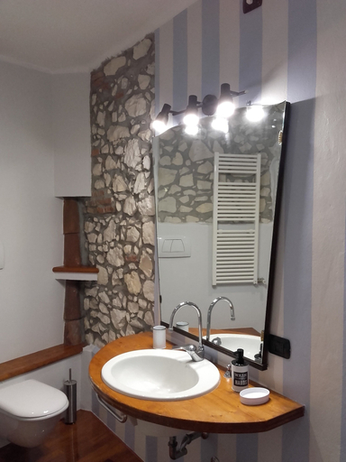 Bathroom 2, Verona4rent Letizia, Verona