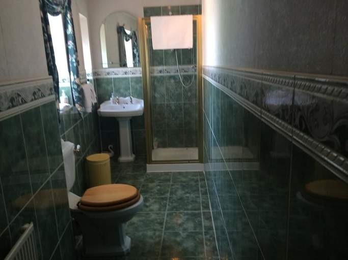 Bathroom 5, Broom Lodge, North Ayrshire