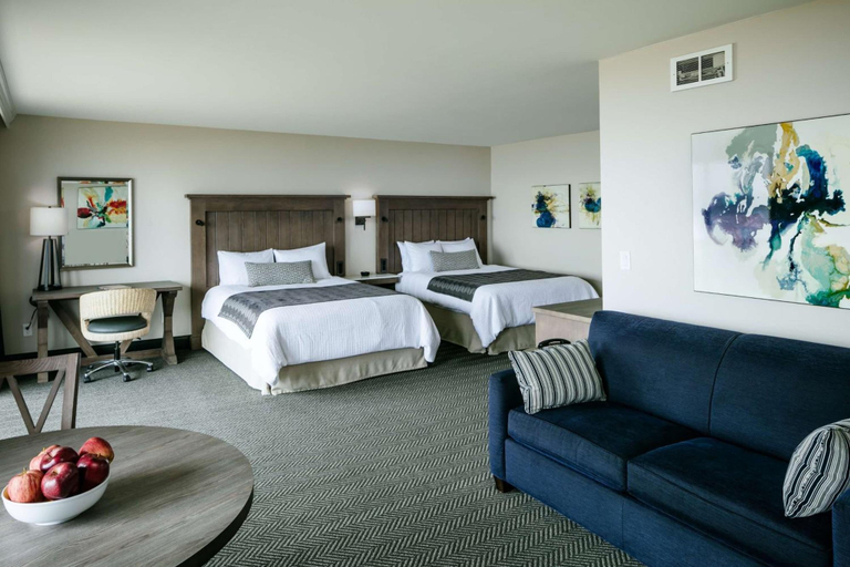 Bedroom 3, Beachfront Inn, Curry