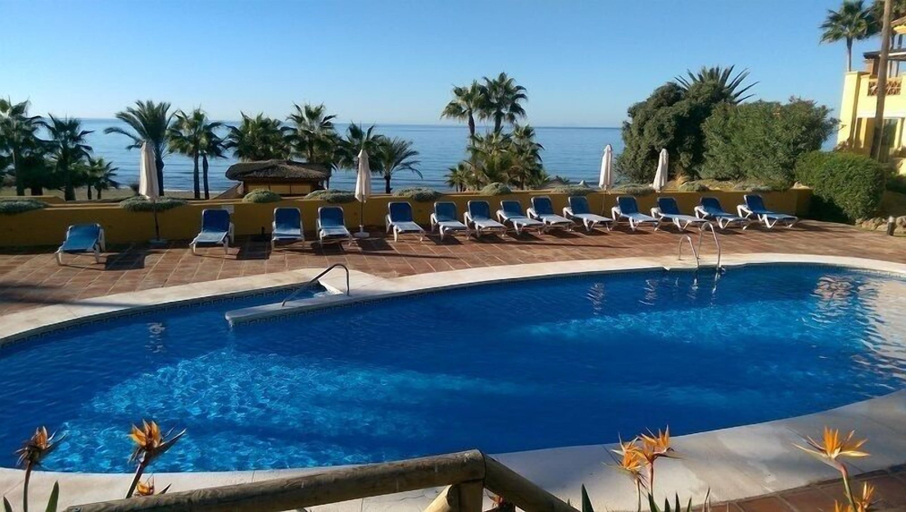 Sport & Beauty 4, Grand Front Line Location Apartment- Heated Pool, Málaga