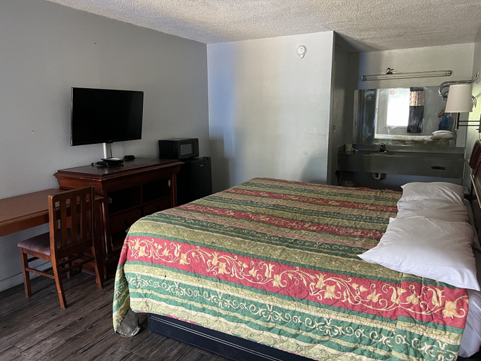 Bedroom 2, Indysouth western inn, Marion